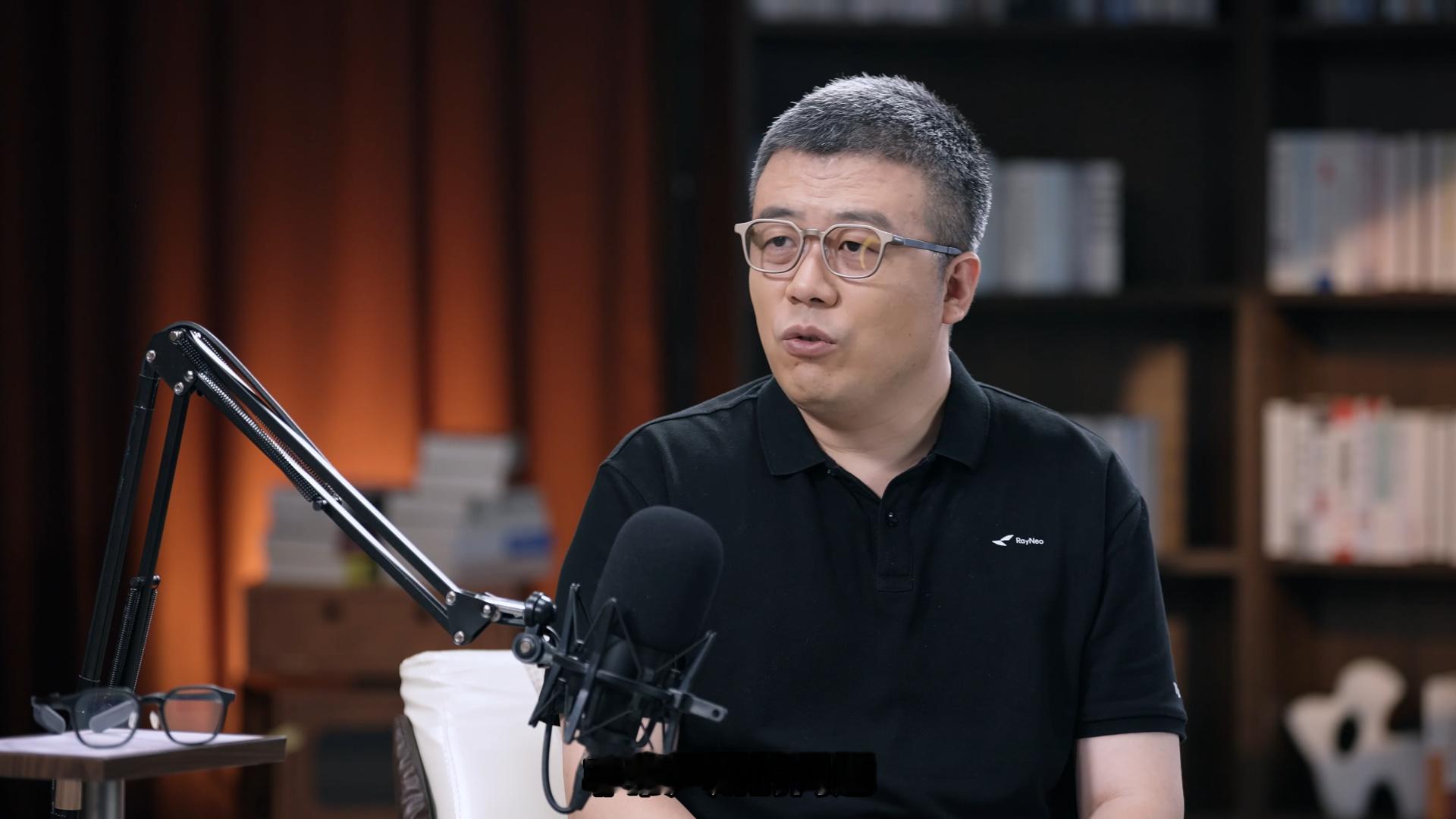 AI眼镜成为隐私重灾区产品背后 AI眼镜和手机最大的区别，是它一直架在脸上，拍摄