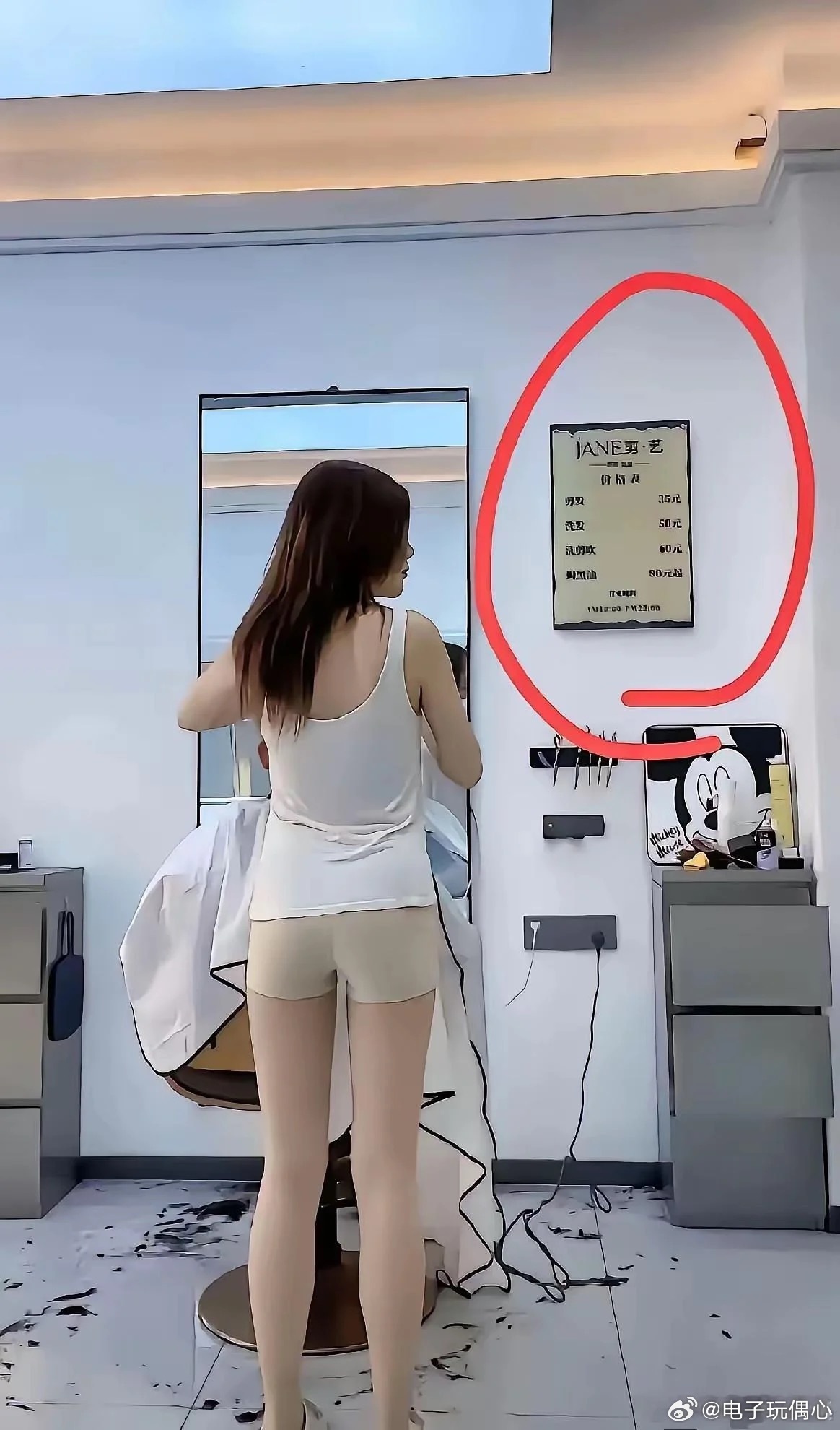 这老板娘会做生意。你品细品 