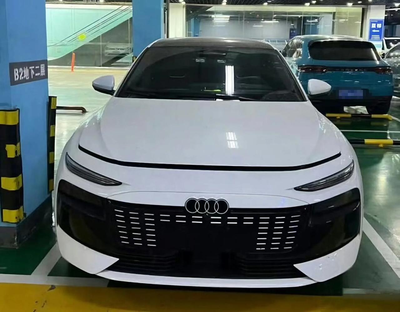 头号新车全新奥迪A6L，在停车场实拍曝光，大家觉得它的外观如何？这台车应该是纯电