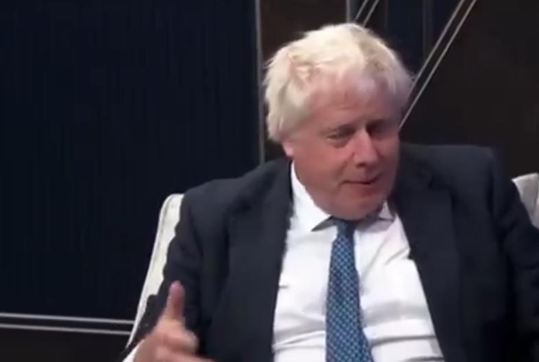 约翰逊的话，半真半假，不过捅了德国的肺管子了……

近日，英国前首相约翰逊爆料说