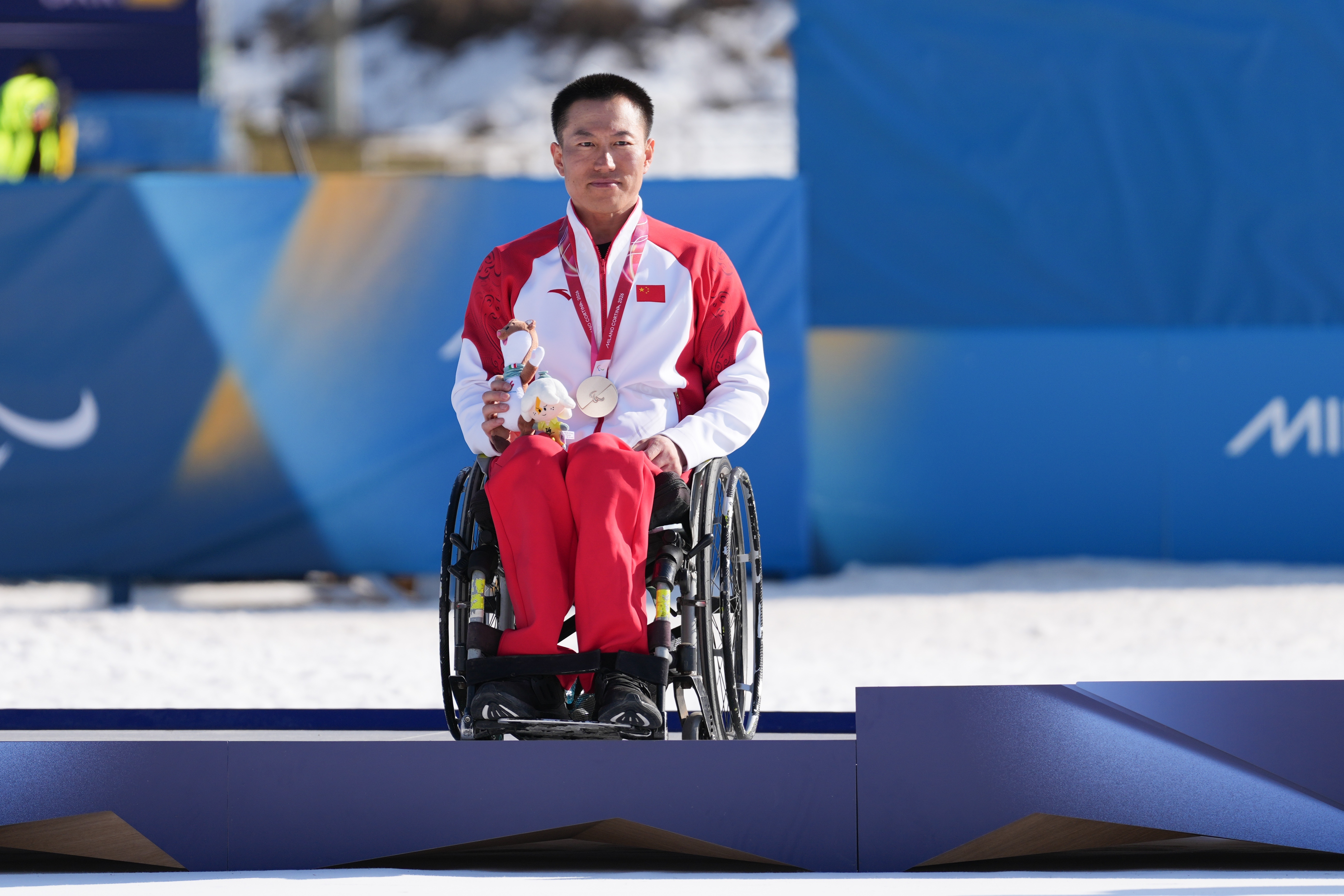 当地时间3月8日，在意大利泰塞罗举行的米兰-科尔蒂纳冬残奥会冬季两项男子中距离（