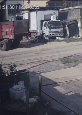 本来第一下没什么事的
结果又来了一下
这下等着警察找上门吧[捂脸]