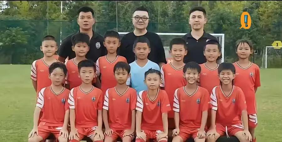 昨晚直播董璐彻底怒了。
我免费培养你家孩子九年，现在踢出来了拿冠军，有些孩子的家