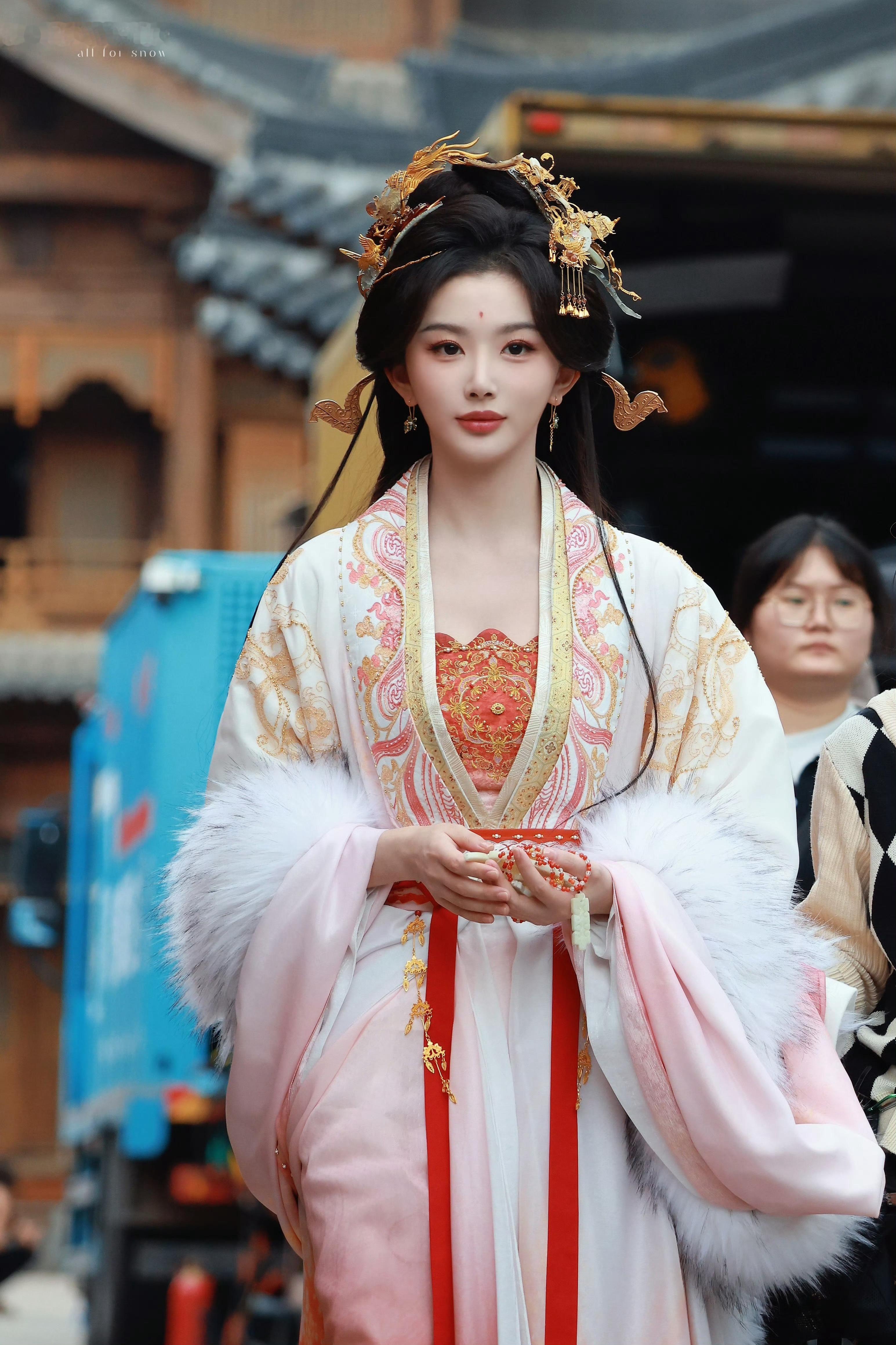 上次说的“魏晋风 造型挺好看的～～～且看上去是花心思的 非流水线产物🍃🍃🍃