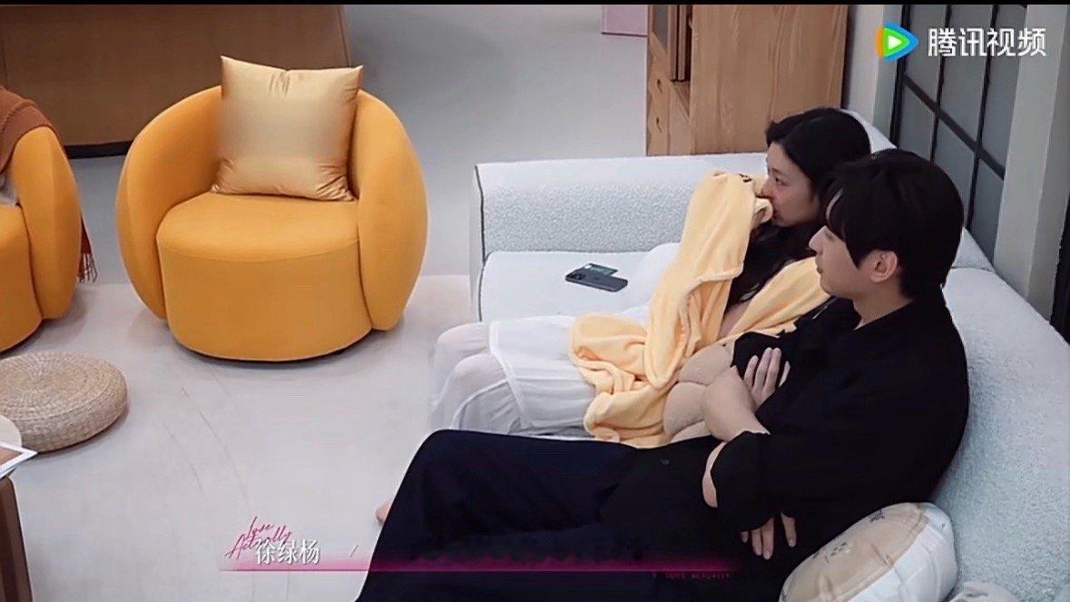 周佑凌把徐绿杨聊哭了周佑凌温柔剖析徐绿杨内心纠结，积压委屈尽数爆发，成年人的心动