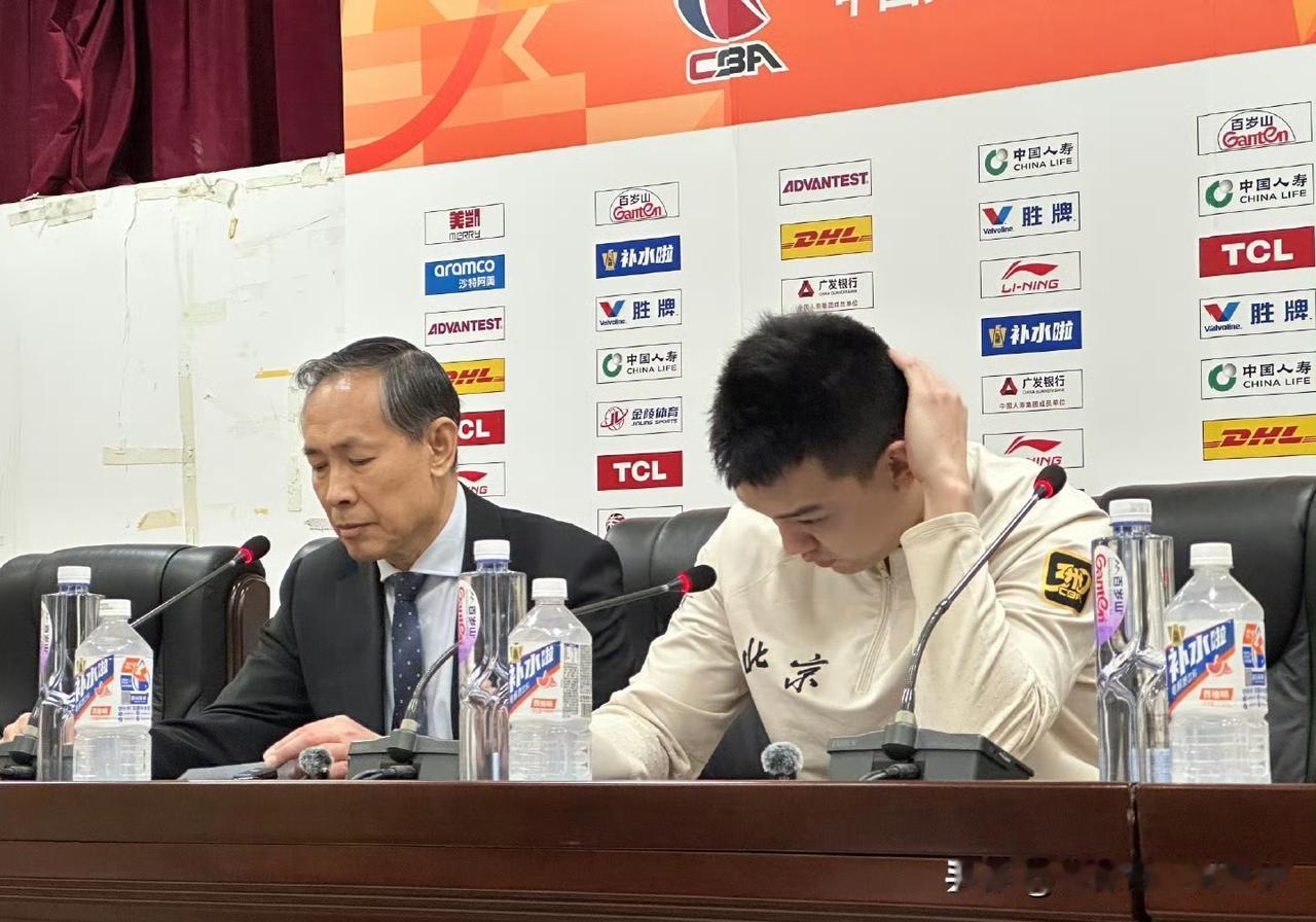 北京男篮超级战舰被天津爆冷，主帅许利民赛后直言：完全两个球队，多了两张牌，连续两