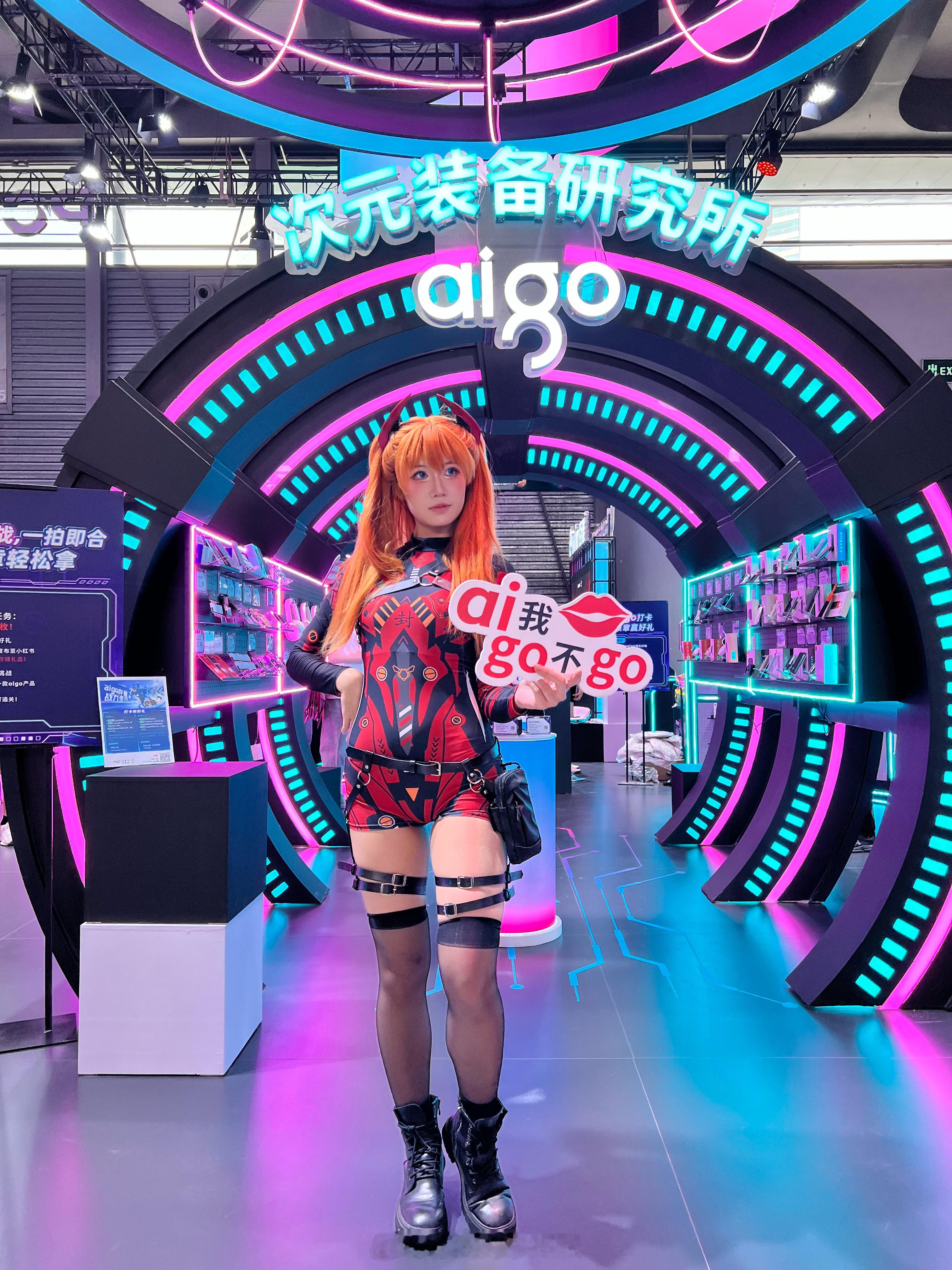Chinajoy现场，来爱国者“次元装备研究所”展台见一位老朋友，爱国者展出的产