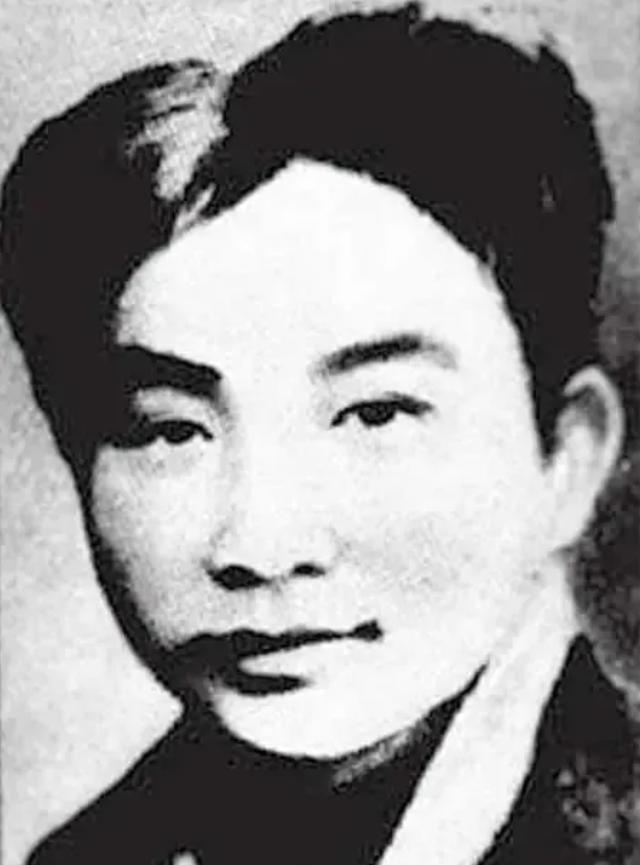 1935年，2名被捕地下党员临行刑前，监狱看守突然说：“我可以救你们出去，但只能