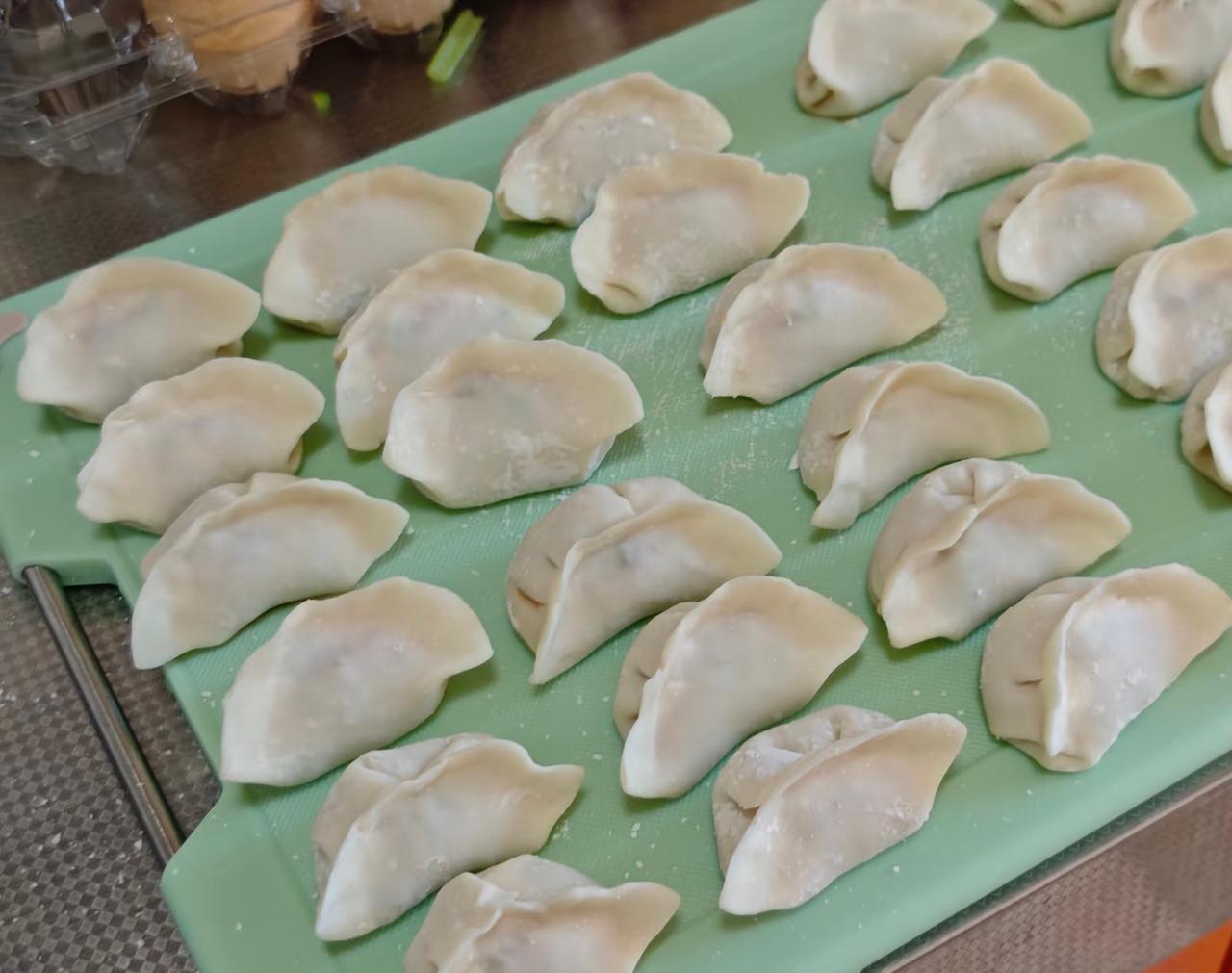 太让人心寒了！
昨天除夕，大姐的儿子一家三口出去陪着干娘过年，留下自己亲妈孤零零