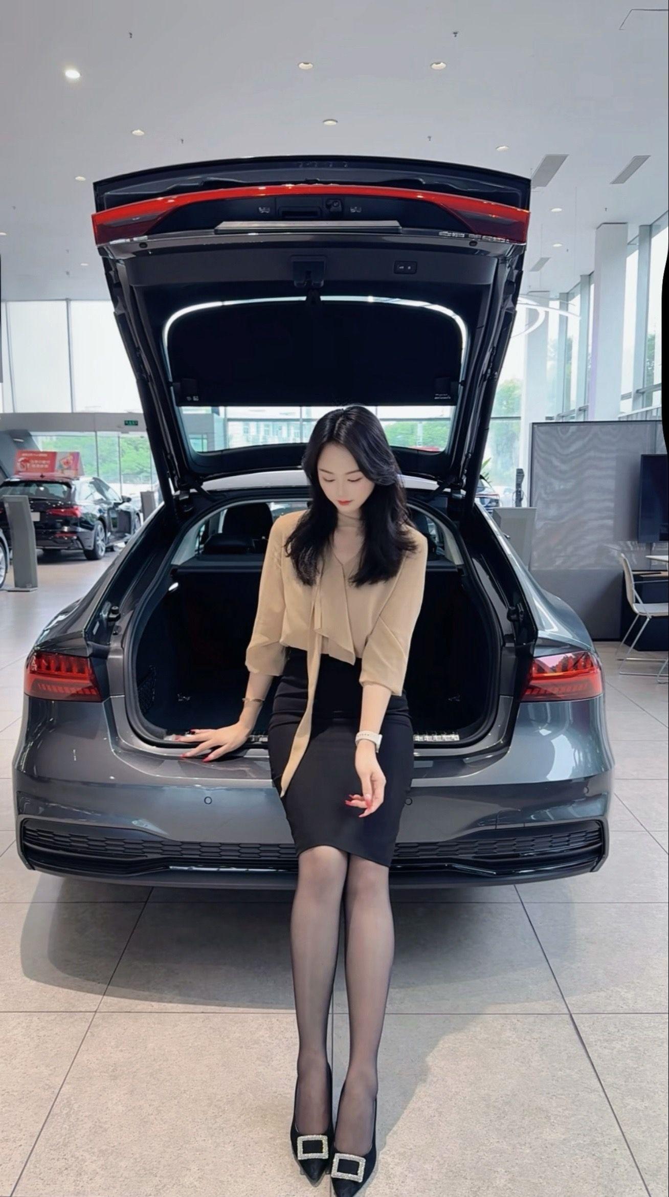 奥迪这款灰色卖车的时候会比白色黑色便宜不少[doge] ​​​