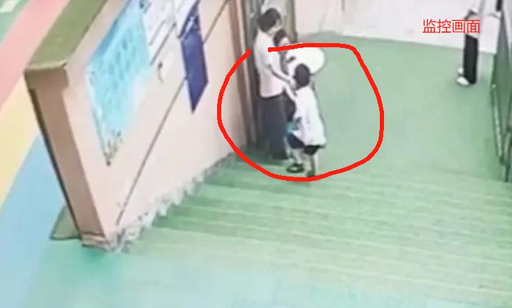 “太离谱了！”重庆，一学生赠送幼儿园园长1盒6.16元的巧克力，当做教师节礼物，