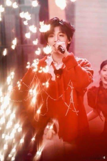 张泽禹除夕红包 张泽禹的红包如约而至，满载少年心意。这份星光点亮除夕，小禹宙的除