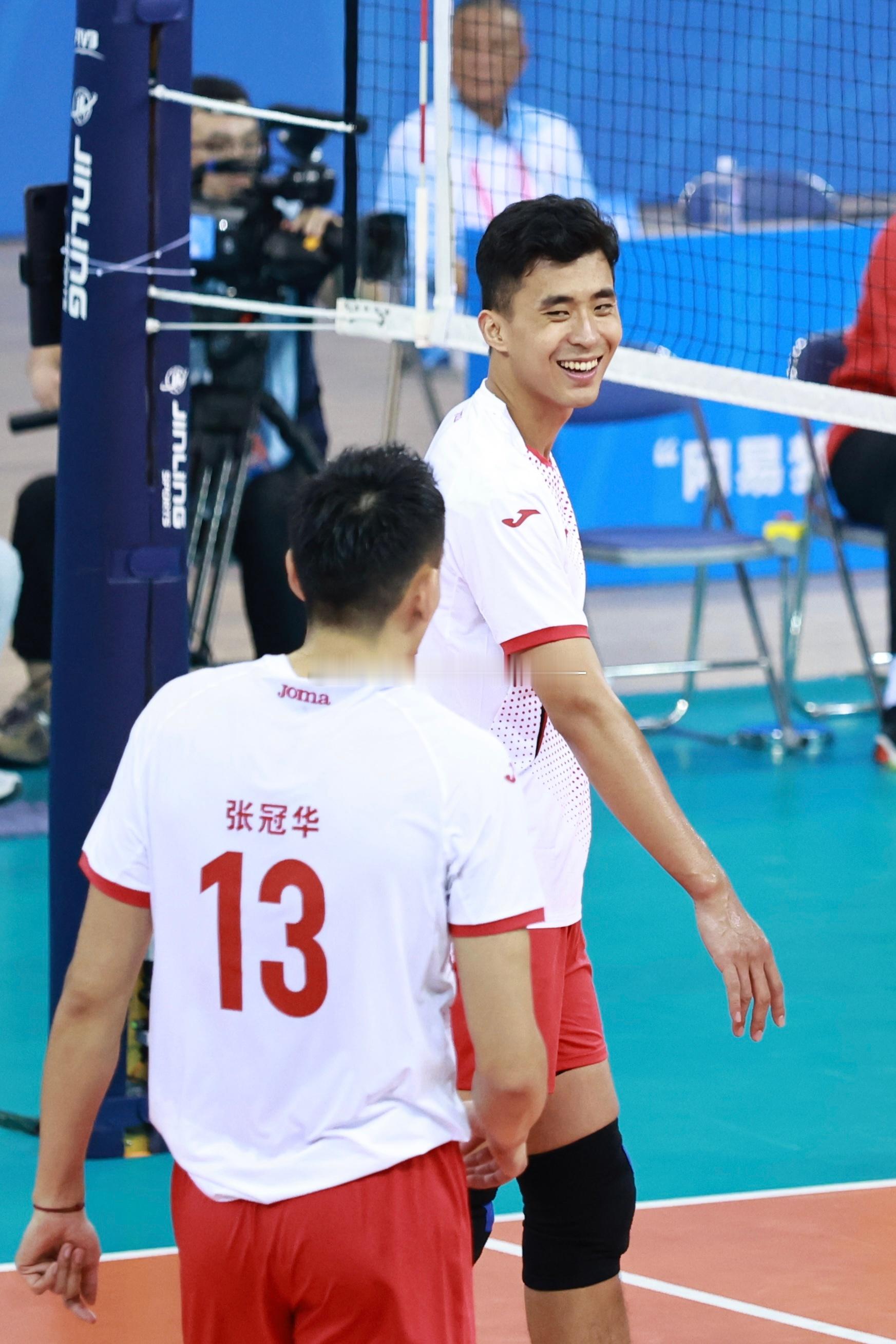 【小太阳🌞张景胤的微笑】——摄20251108全运会男排小组赛：浙江男排3-0