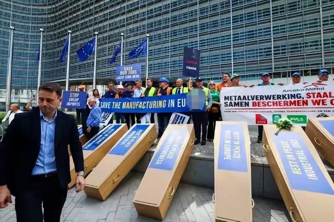 抬棺请愿，欧洲经常上演这样的表演，还不如沉下心好好做研究，想想出路。9月7日，在