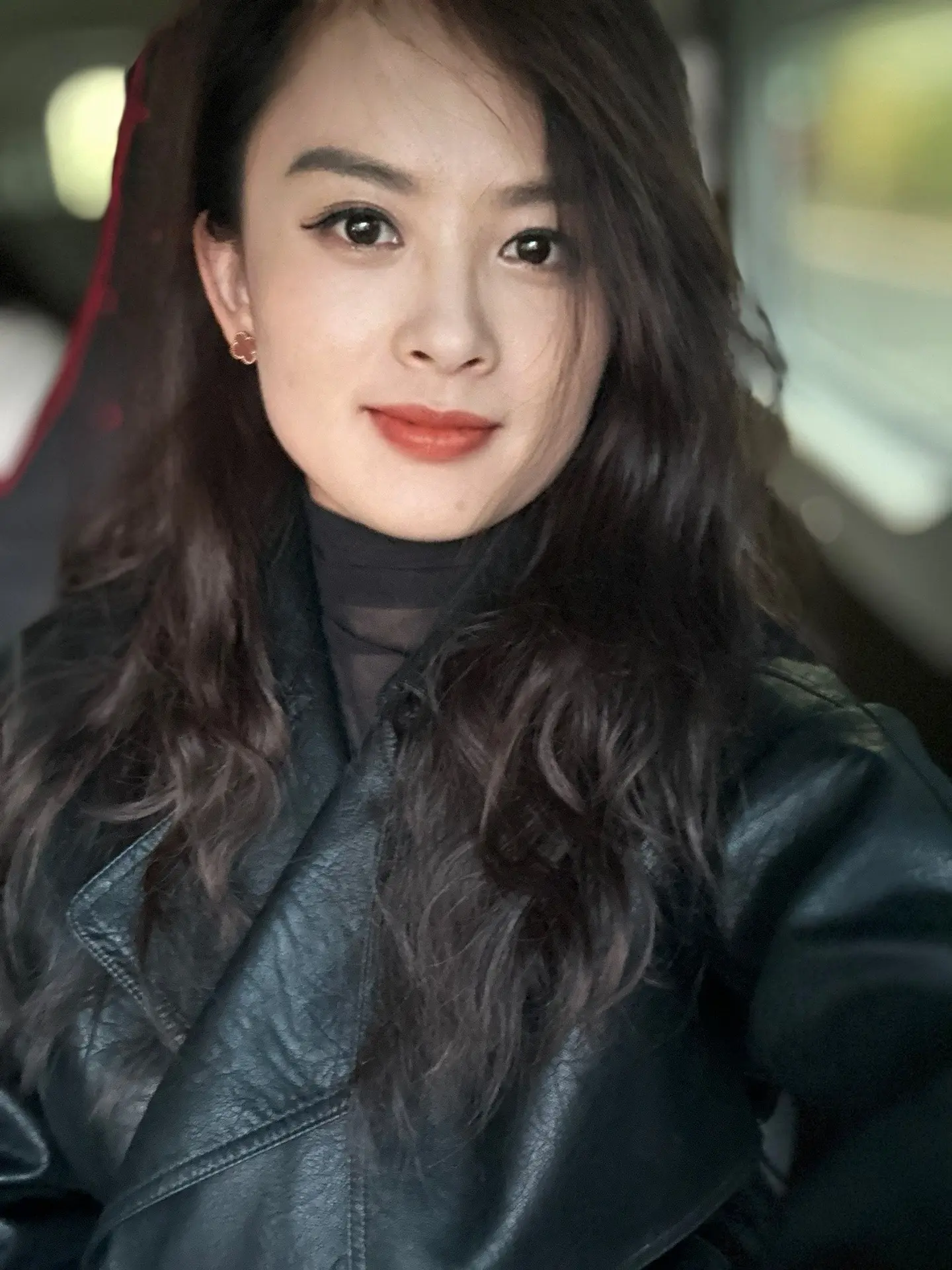 多去争取别人抢不走的东西比如思维，比如身材，比如气质  比如 快乐