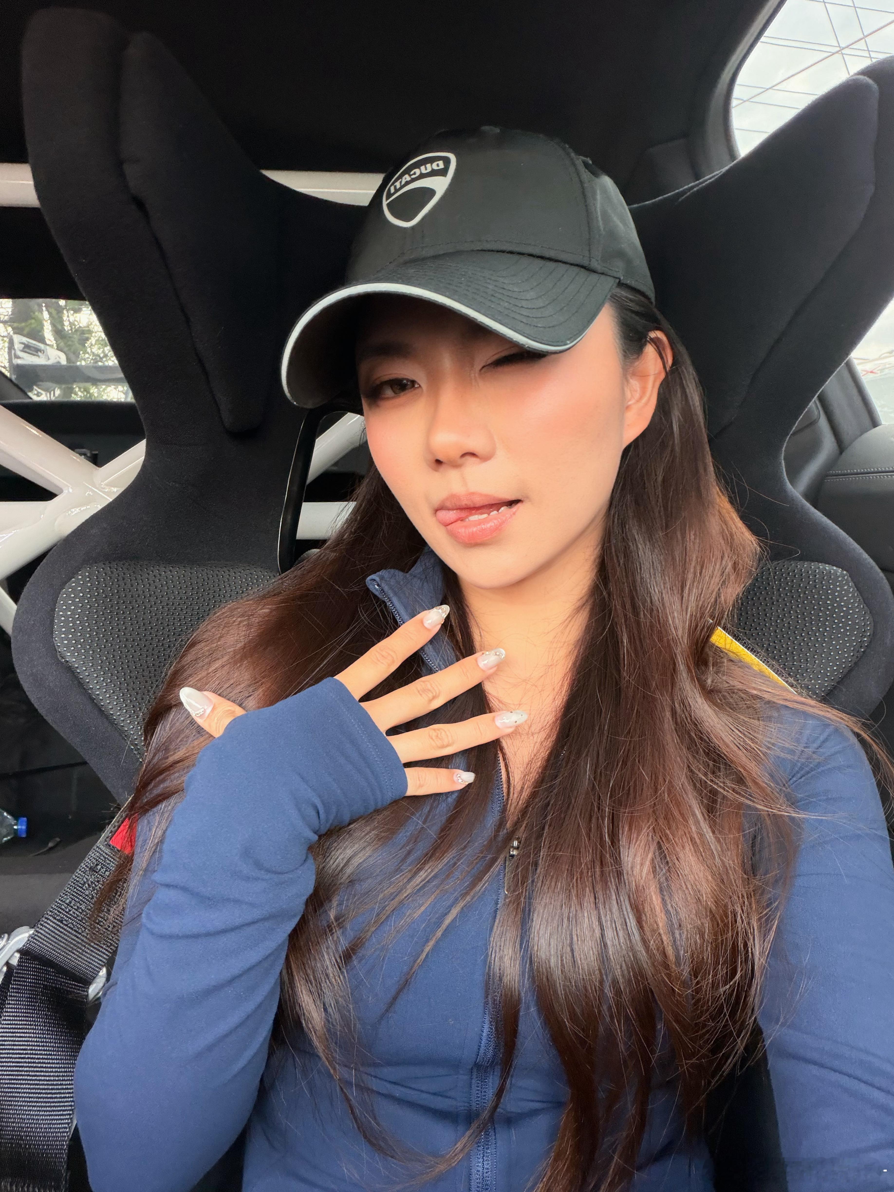 今天斥资110刀让本地化妆师给我画的他们眼中的甜妹妆！不知道为什么今天总是翘着嘴