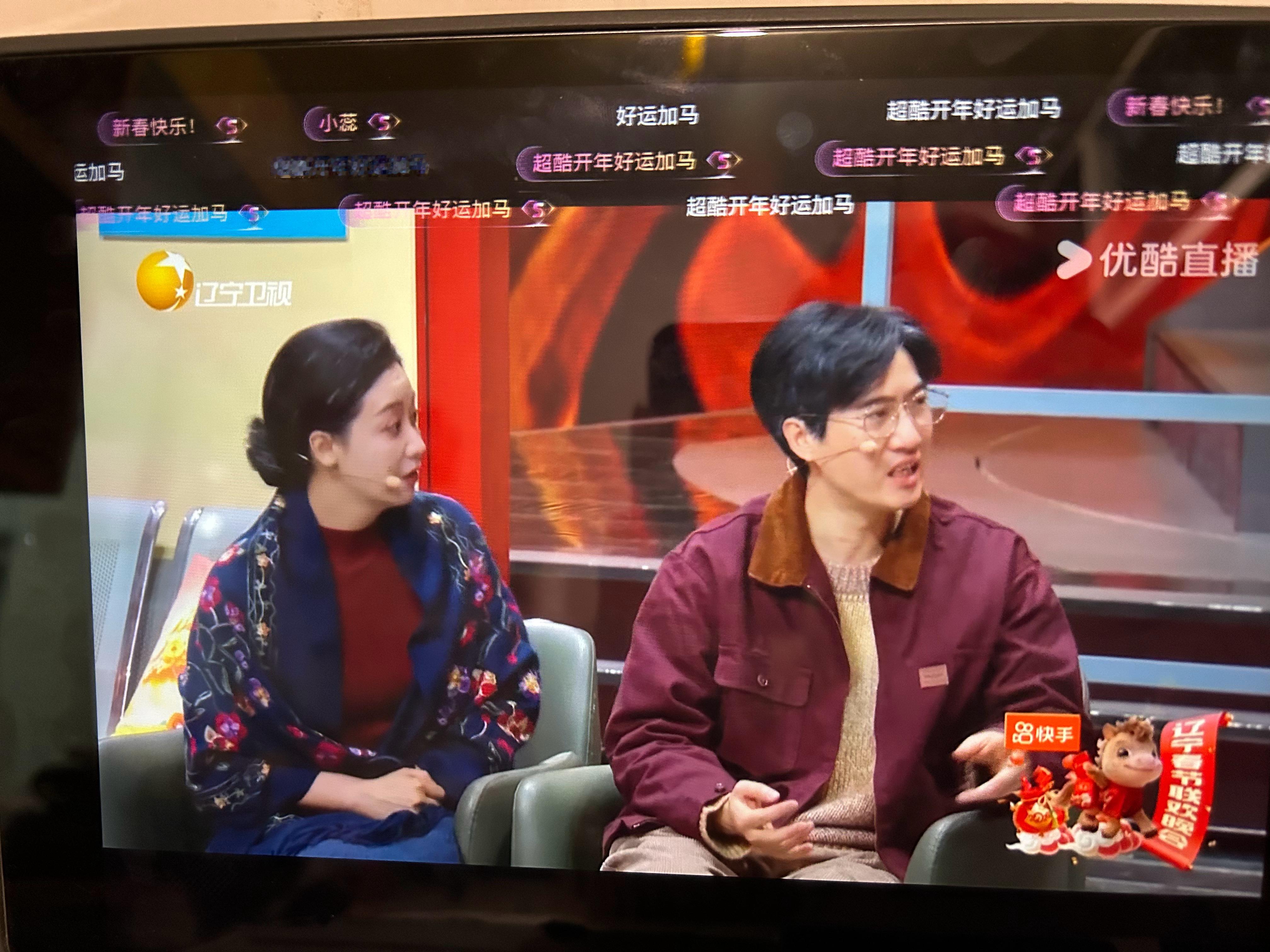 虽然辽宁卫视春晚的小品都不怎么太好看，但常远的感觉还能将就一下...... 