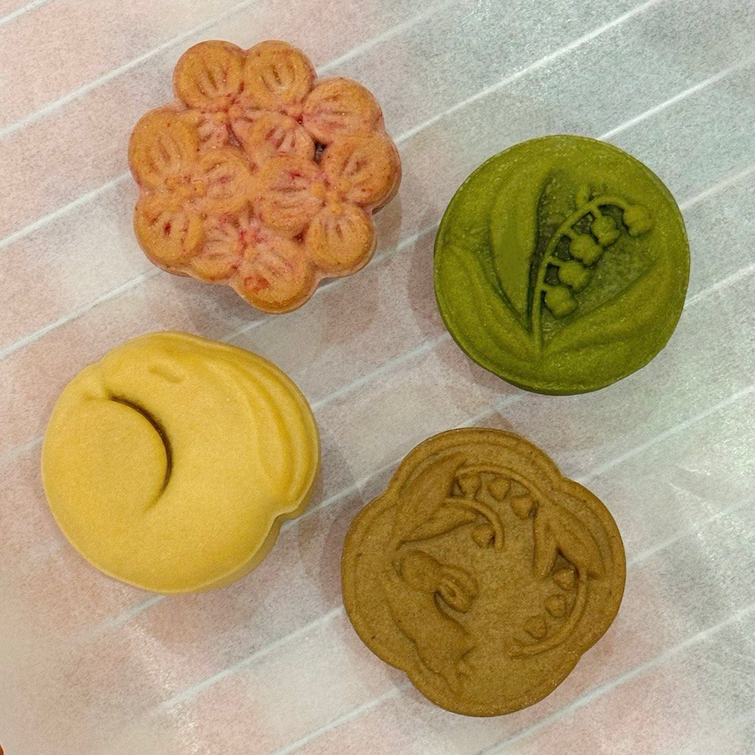 #中秋赏月记##我拍了拍月亮#中秋月饼已经出发啦！！[月亮代表我的心]遛狗的时候