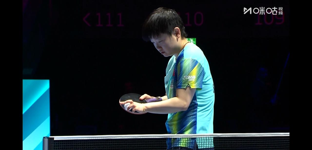 澳门世界杯孙颖莎3：0李昱淳，
第一局11：3看到局间教练指导的时候李昱淳撅着嘴