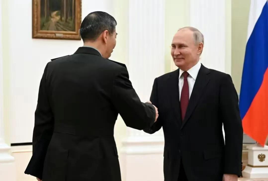  
其一；中俄大大方方的宣布，会进一步加强军事合作，这肯定是十四亿人的99.99