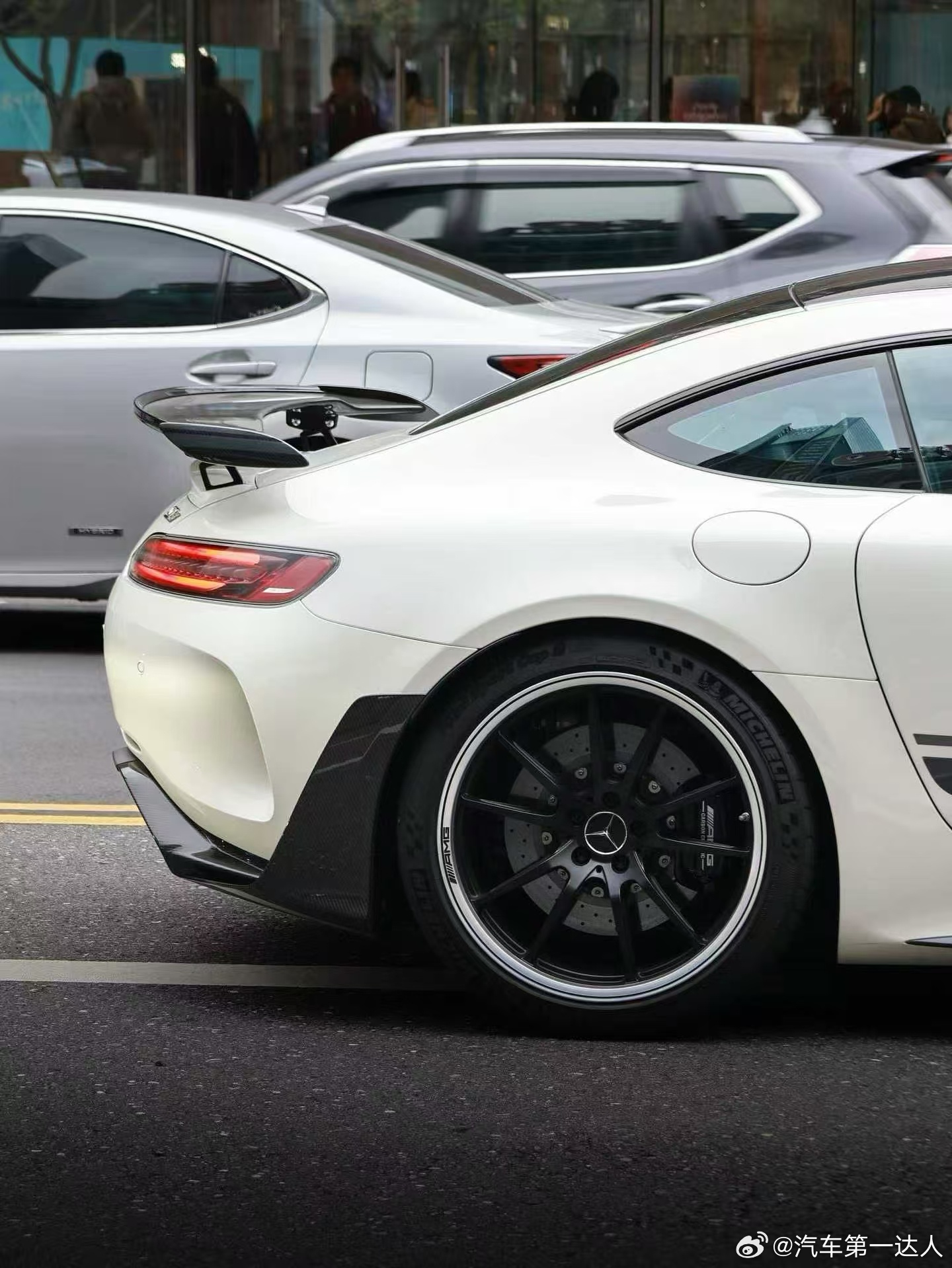 真正的热爱，从不是妥协，而是把热爱活成日常。2020年上牌，奔驰AMG GTR 