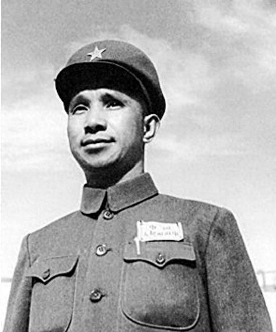 1946年陈士榘在华野任参谋长时因意见不合，急电中央请毛主席裁决与粟裕分歧！
1