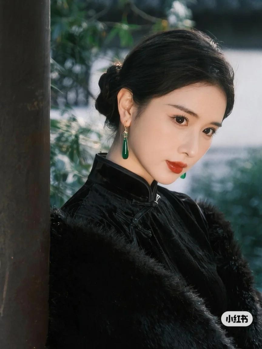 冬日生活打卡季美女旗袍穿搭写真