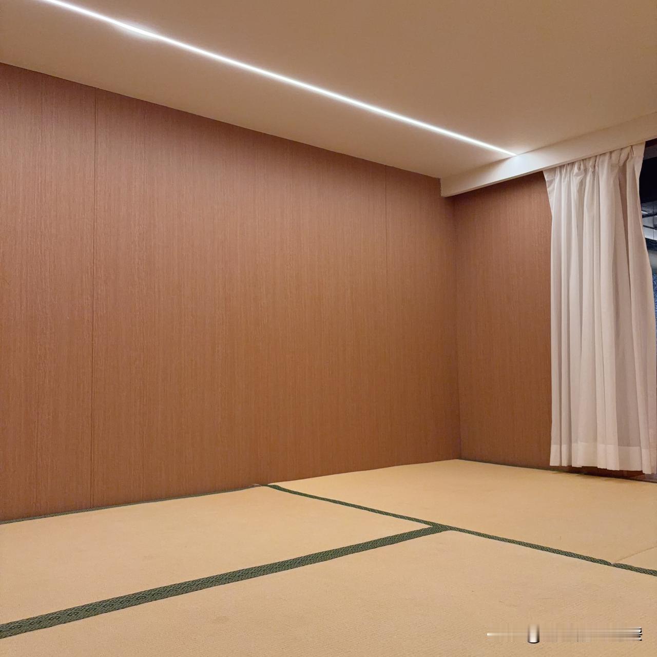 冷战两天，终于和好了。

今天周一，而薇姐居然放假了！这件事有多难得，大概只有我