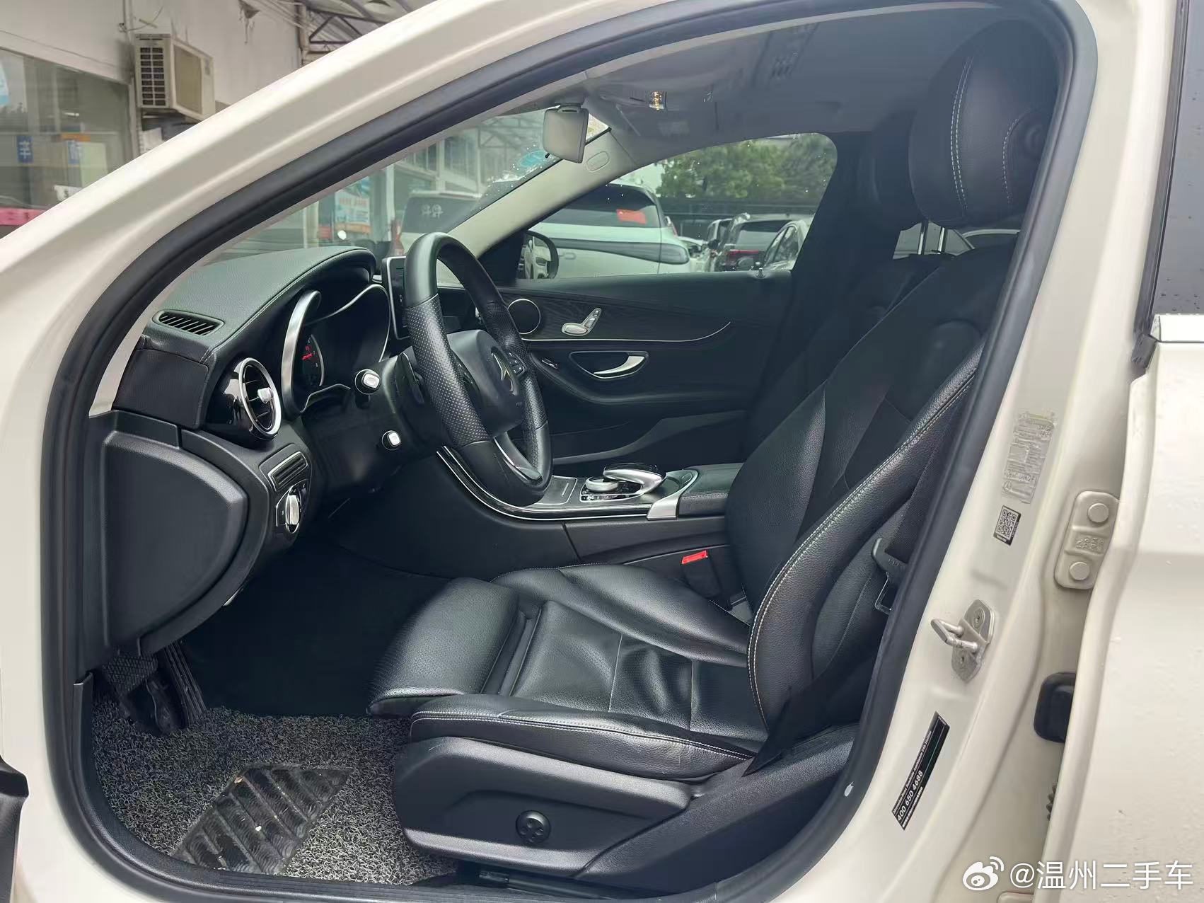 15年底 奔驰C180L 一手车未过户 车况好  费用齐全批发价格5万大 