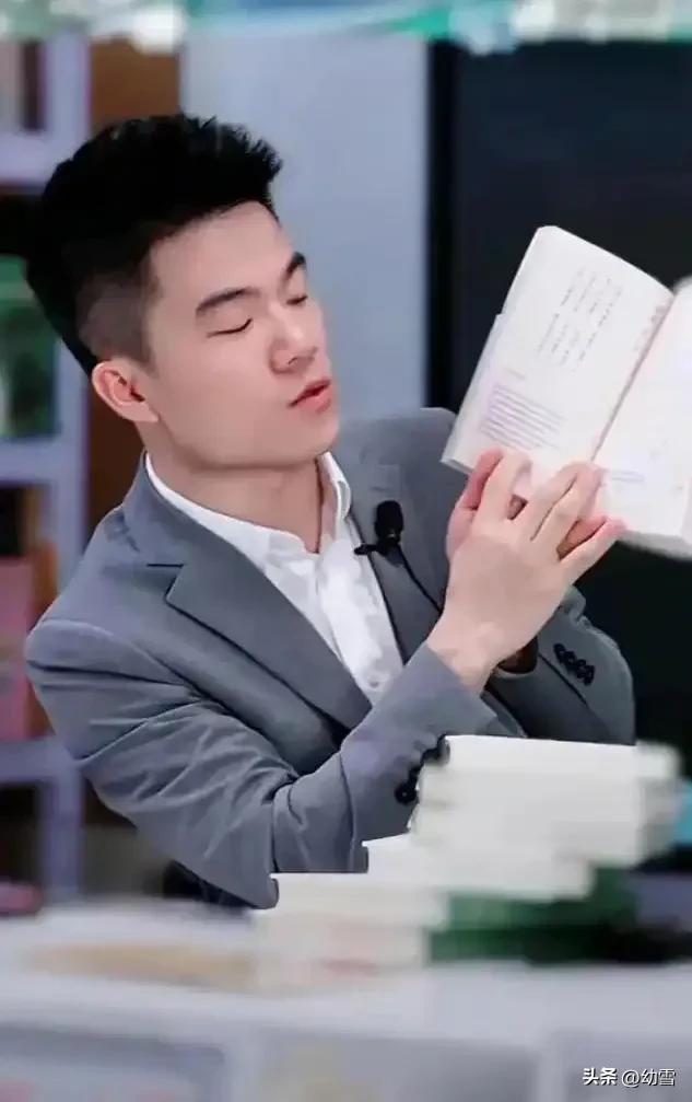 “别买！快退单！”直播间里，

董宇辉突然急切地喊道，

让正准备下单的我愣住了