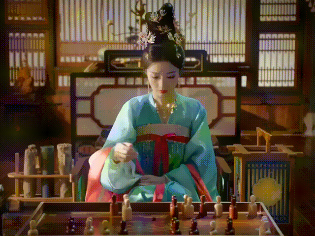 黄羿小白花野心家混合体刚登场时还是天真单纯的少女模样，历经世事打磨后气场全开，前
