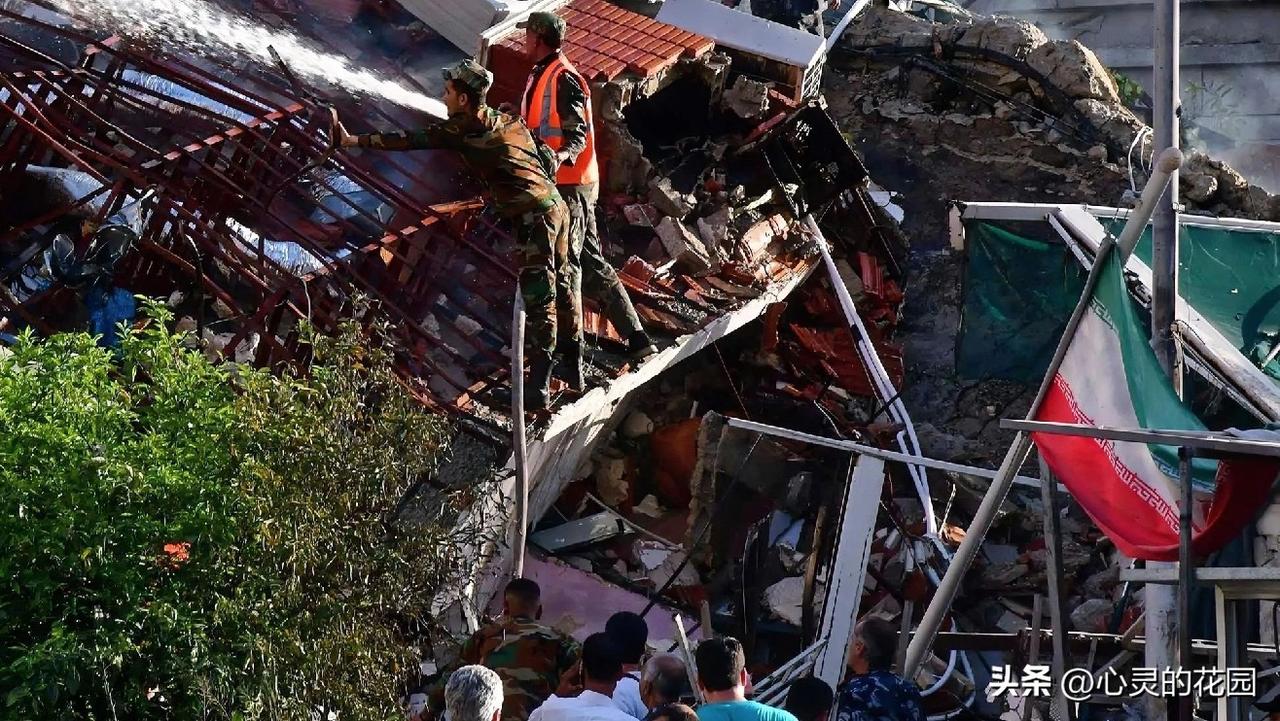 美国为什么要打伊朗？伊朗为什么会爆发内乱？这两者之间其实还是有联系的。

之前伊