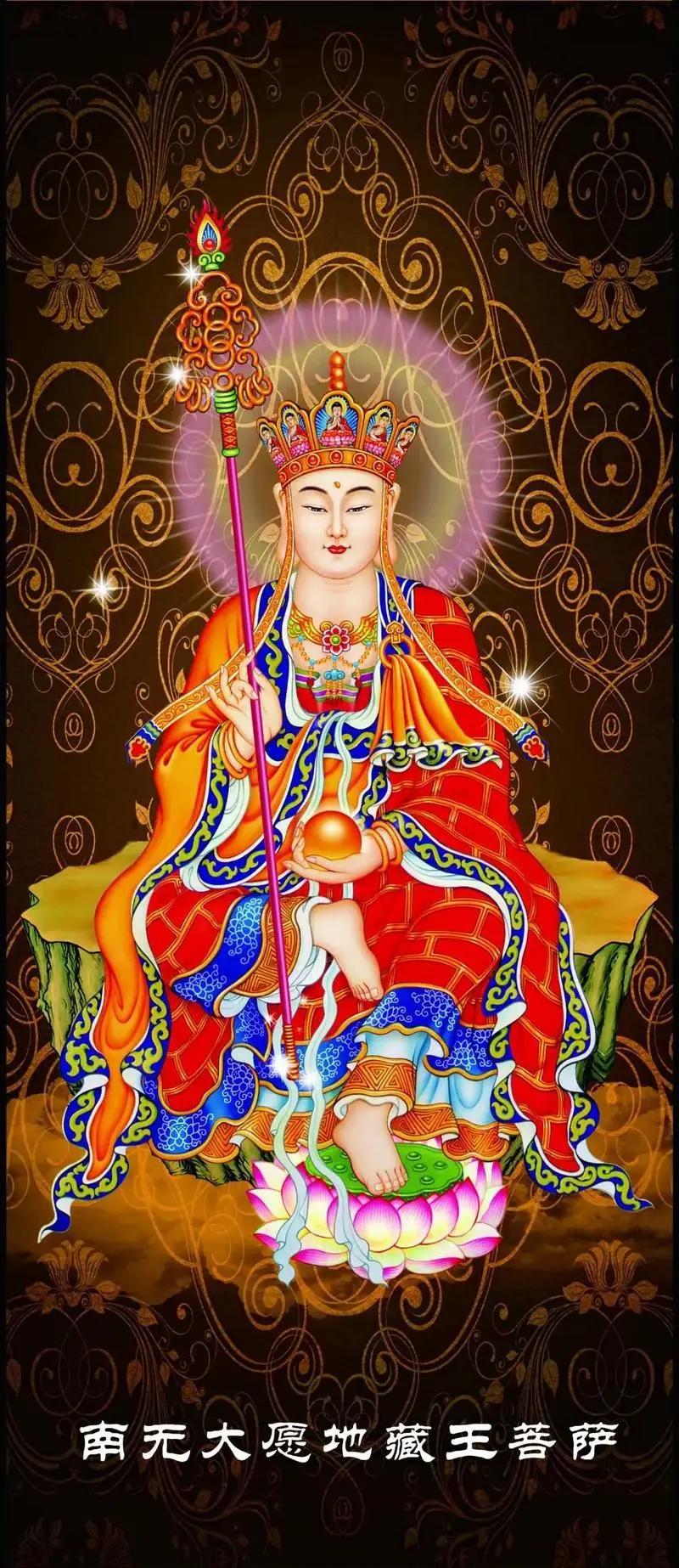 农历七月三十在佛教里有哪些习俗呢？
1、插地藏香
因为是地藏王菩萨的圣诞日，人们