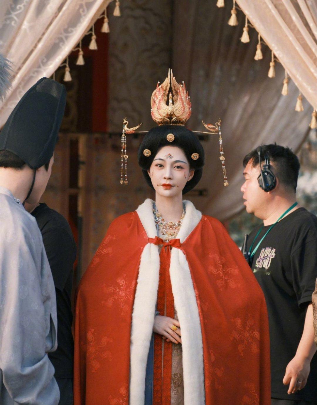 李现拍的令歌和三郎，李现拍的真好[好爱哦]，李现是锦绣芳华剧组御用摄影师吧[do