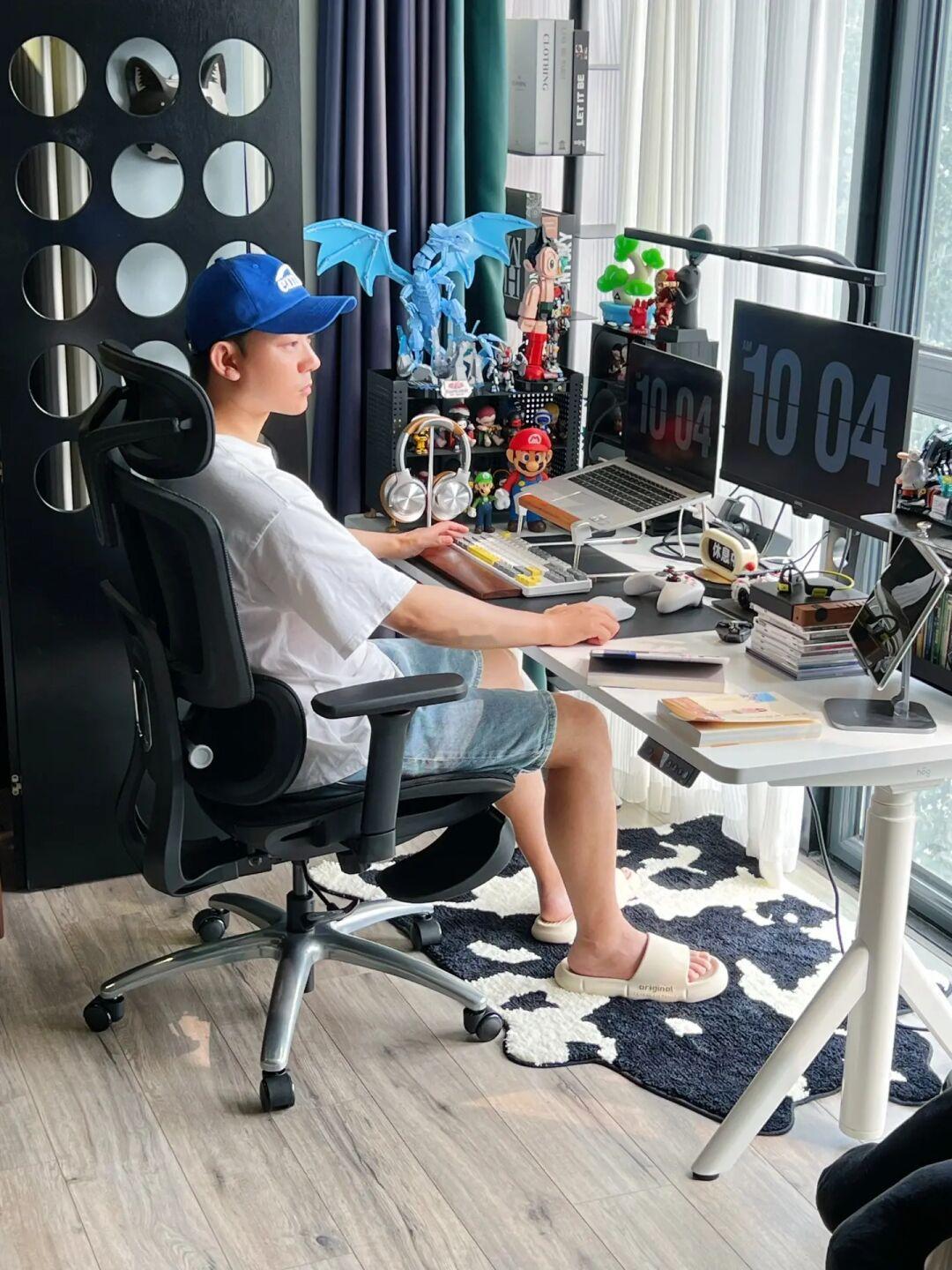 33岁男生，在家打工的状态还不错！