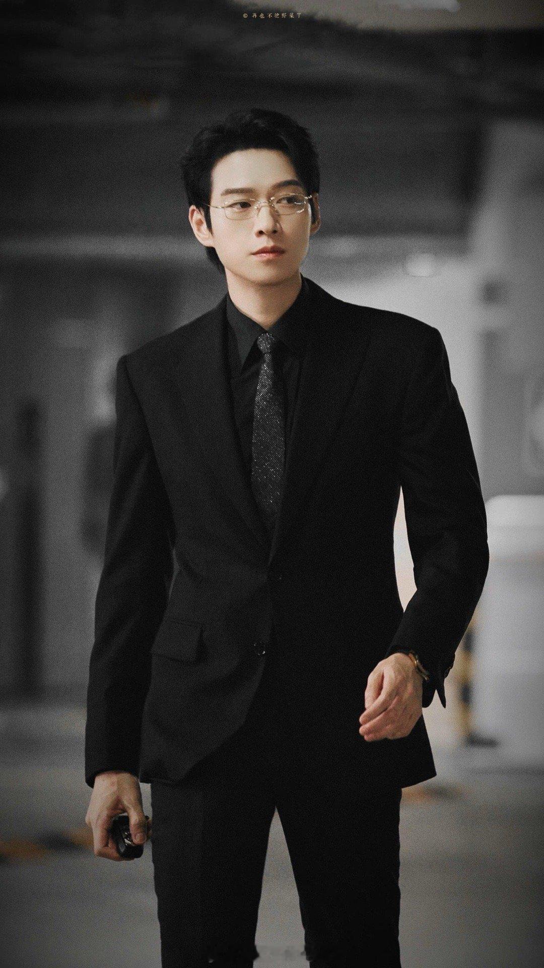 起猛了在综艺里看到了孟宴臣周五晚高疯 刷到这段直接尖叫出声！魏大勋那个下车走路的