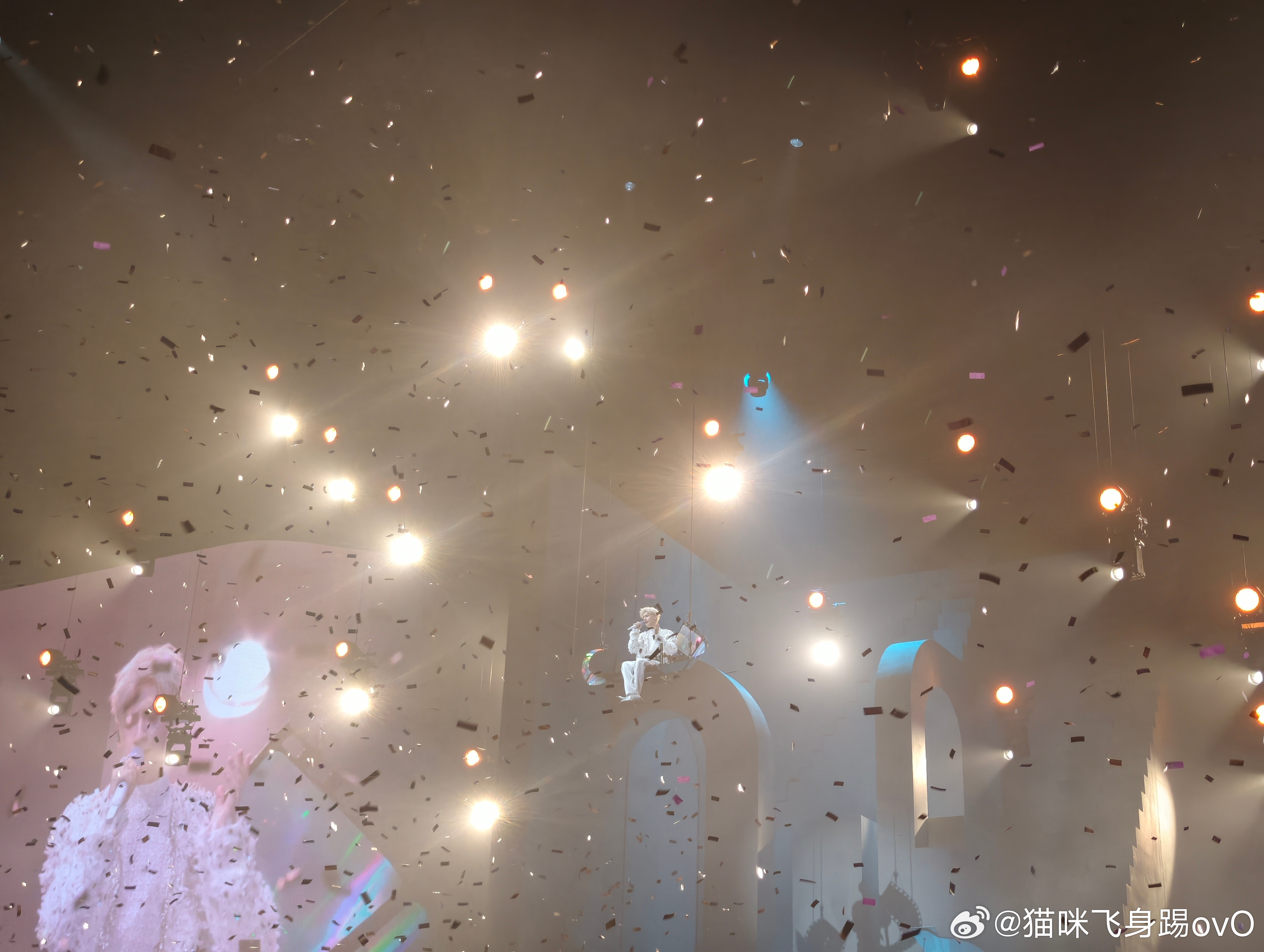 彩带落下来的时候真的好美…… 
