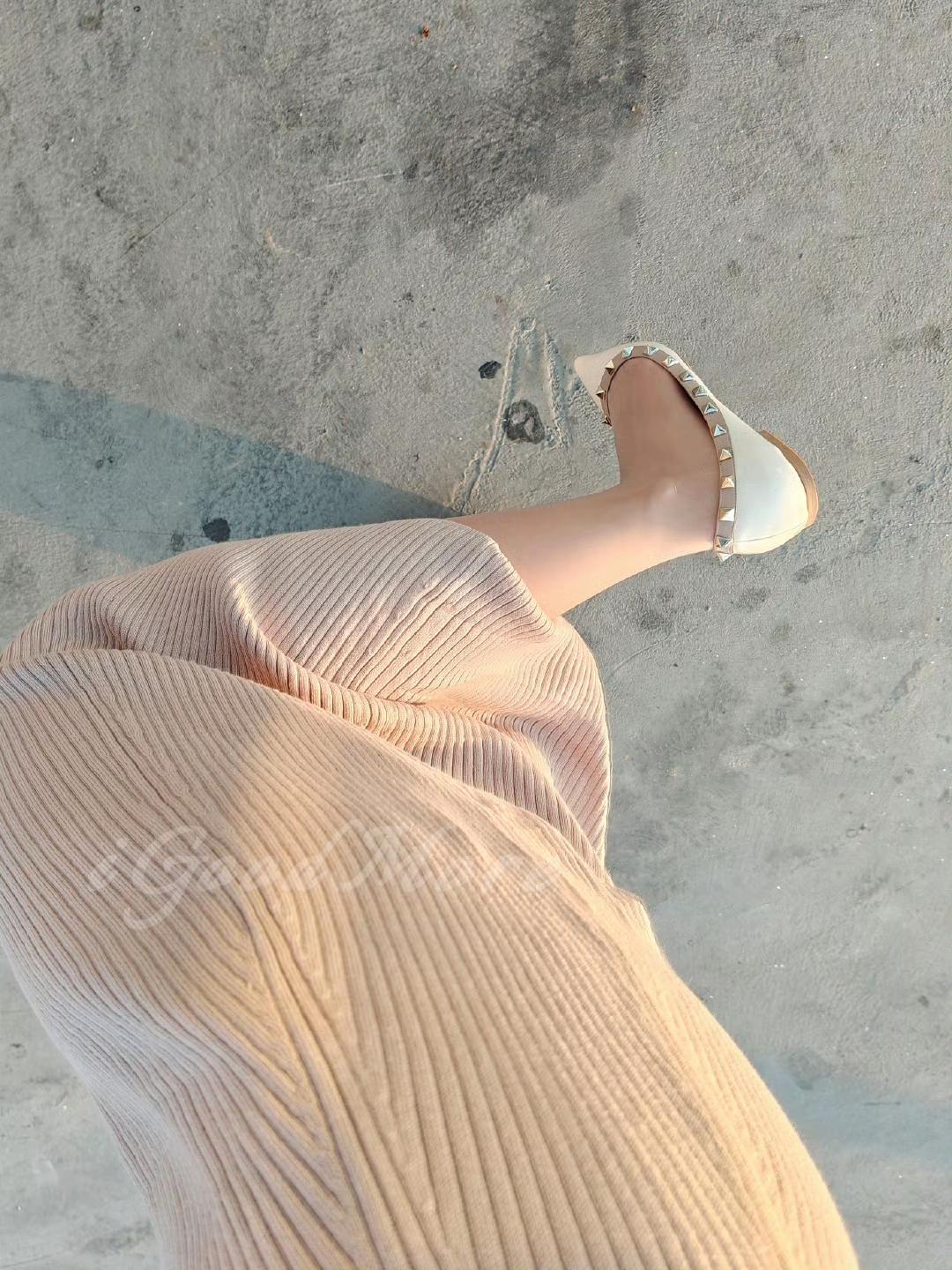 看的出来我穿了丝吗[偷笑]
你们喜欢吗.....
高跟丝袜