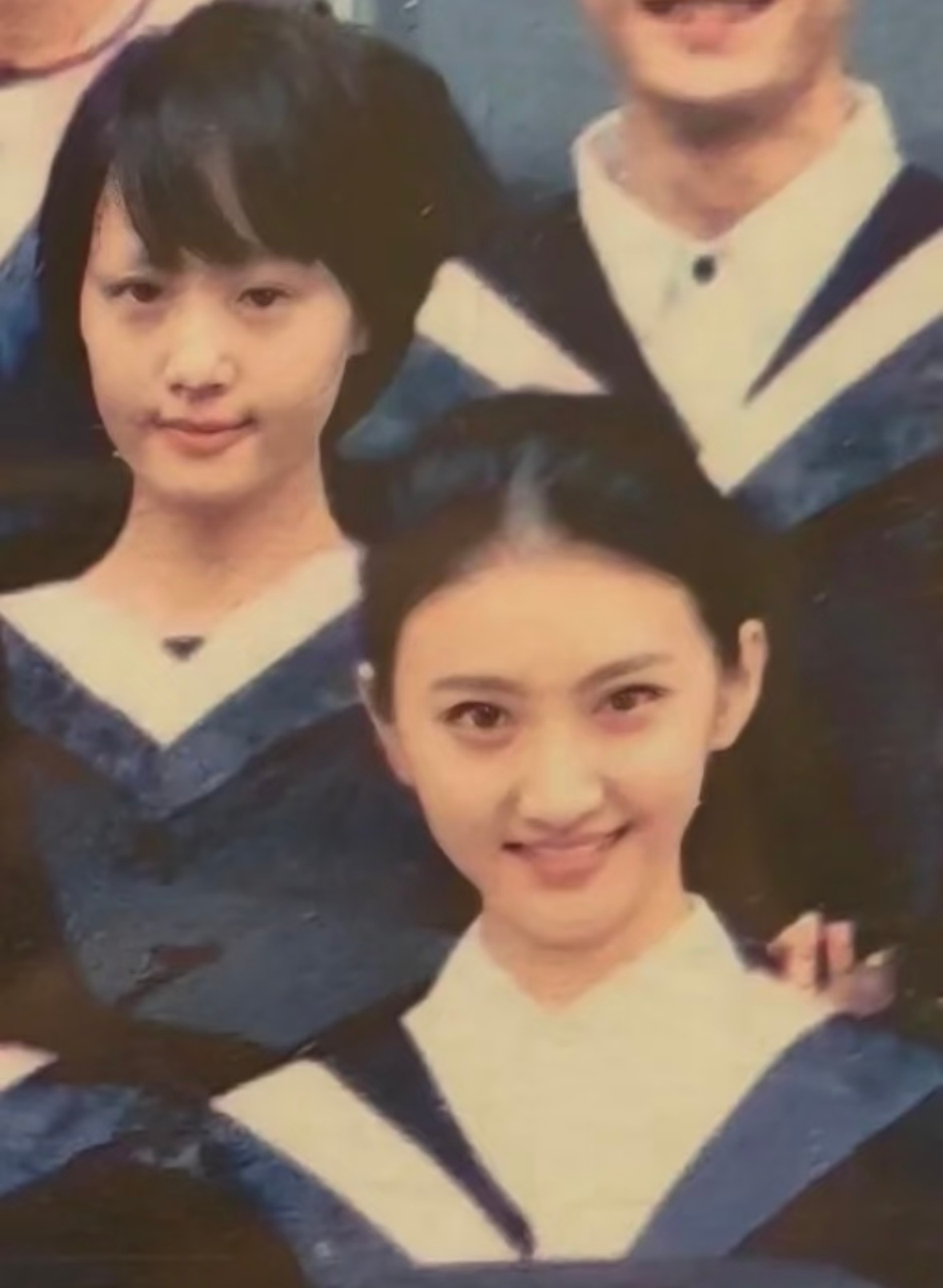 景甜和关阝爽不仅是同班同学，据说还是同一个寝室的 ​​​