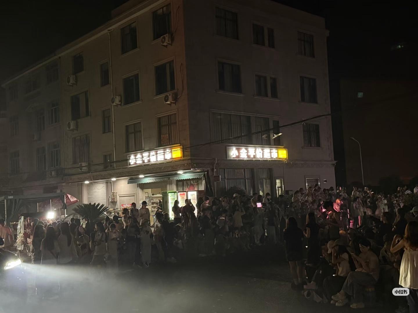 晚安，昨天线上线下的大家都辛苦了，还在等鱼头下班的真的辛苦了，晚上记得休息安全，