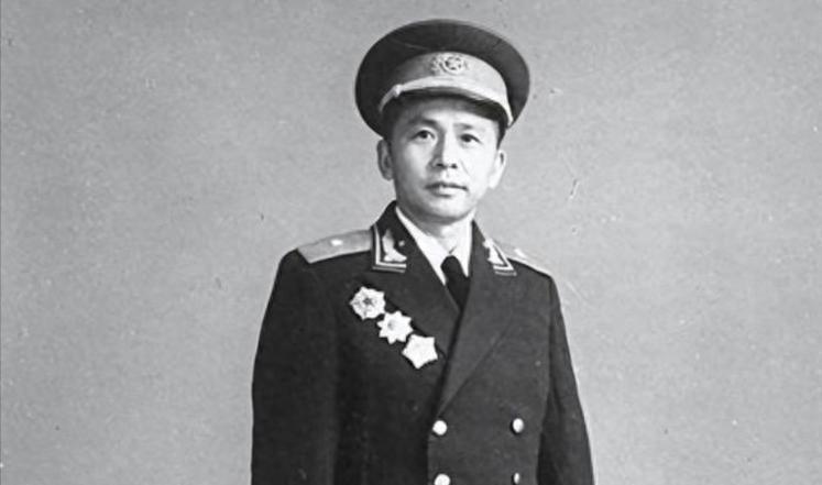 1985年，离休又重返大军区岗位的老将都有谁？他在1997年才退下来
 
198