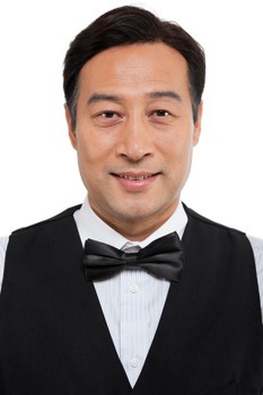 赵鸿刚亮相世界职业扇耳光大赛，结果三回合就被 KO 了，这事儿在国内引发了不小争