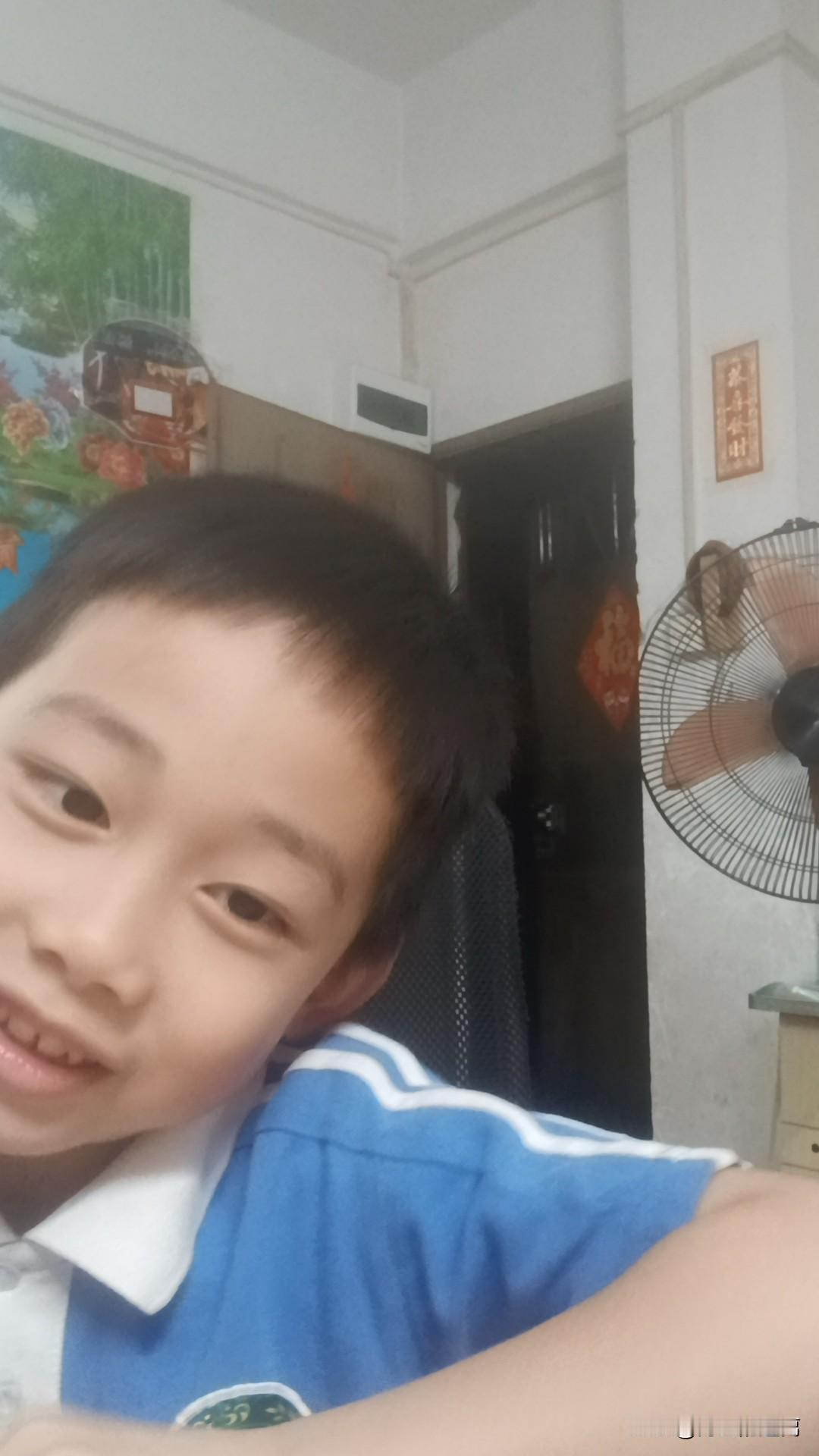 孩子说查资料要手机，转头可能就刷起短视频，硬没收又怕真影响学习。
 
我的做法是