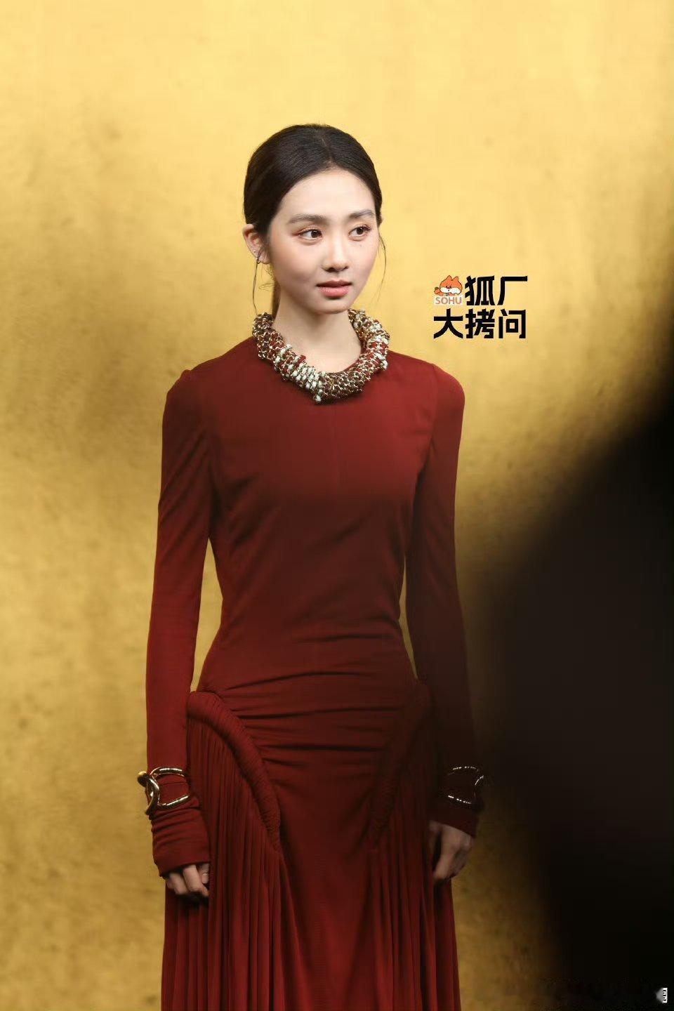 黄多多红毯生图黄多多vogue红毯生图 ​​​状态好好 妹妹长大了[捂嘴哭] ​