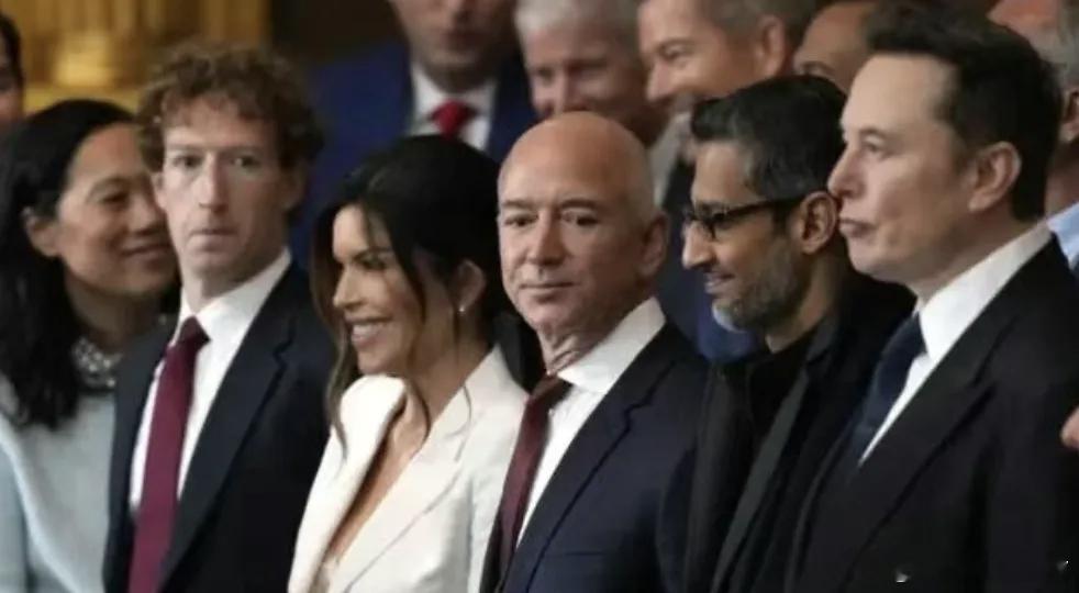 利用普京敲诈欧洲1500亿，对内要求美国企业跳忠字舞，特朗普真的赢麻了 先说说 