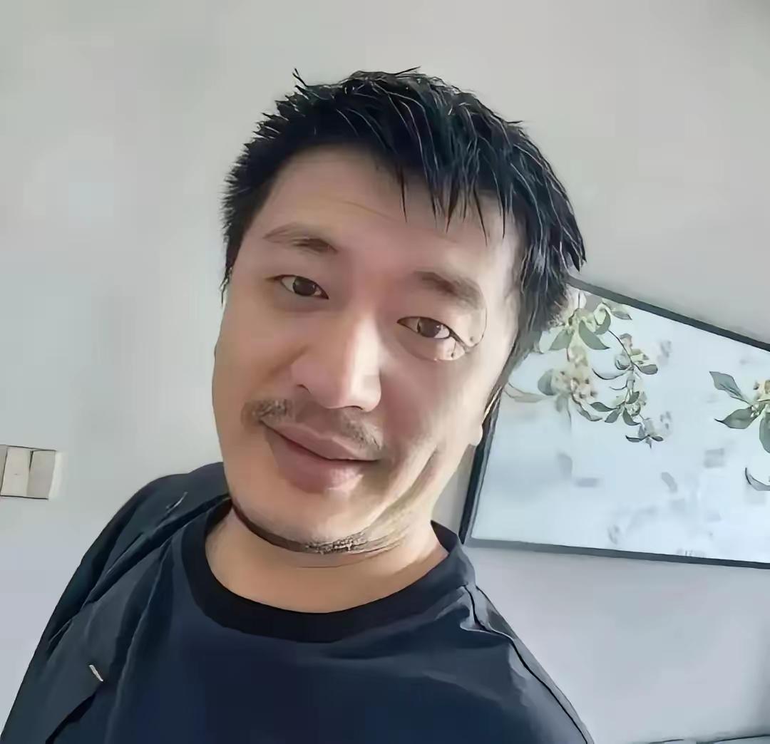 有个初中生当着张雪峰面说：“以后满大街都是研究生，送外卖不照样没出息？”张雪峰没