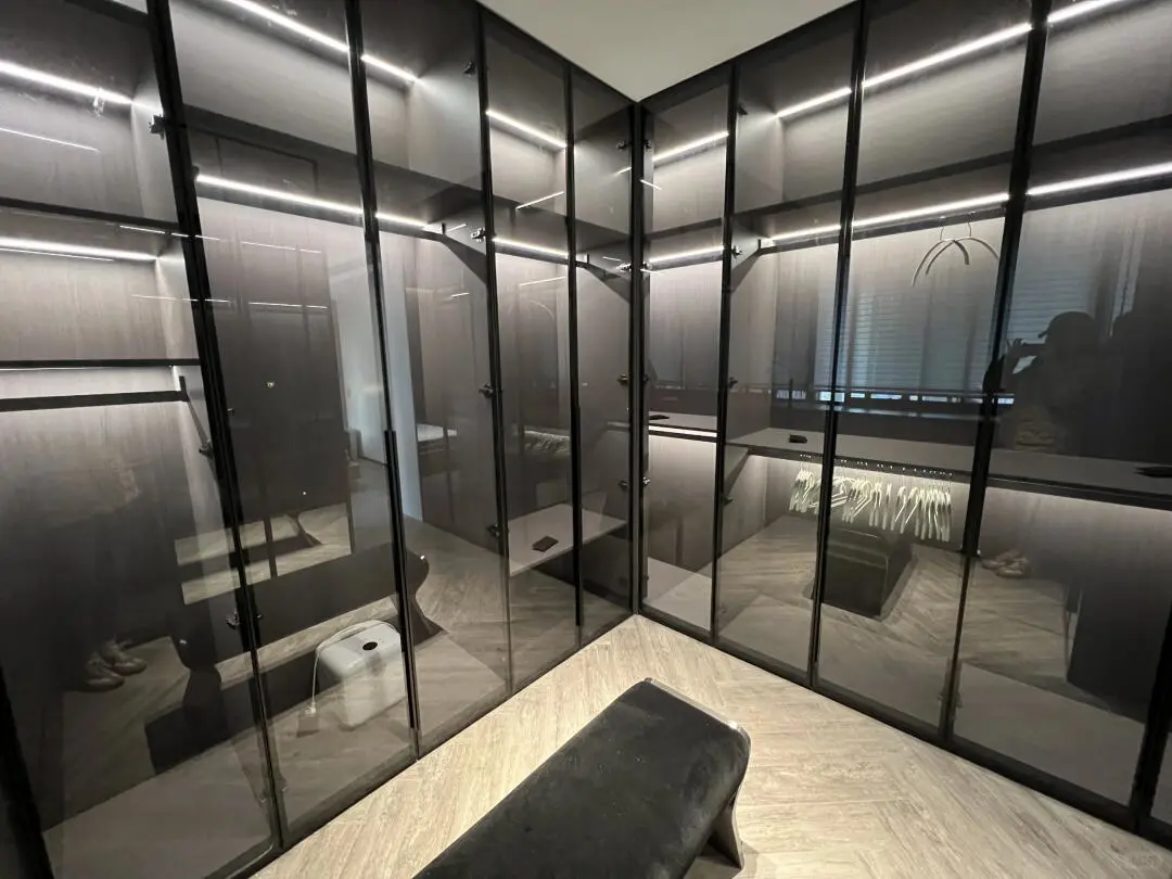 客户的玻璃门安装好了