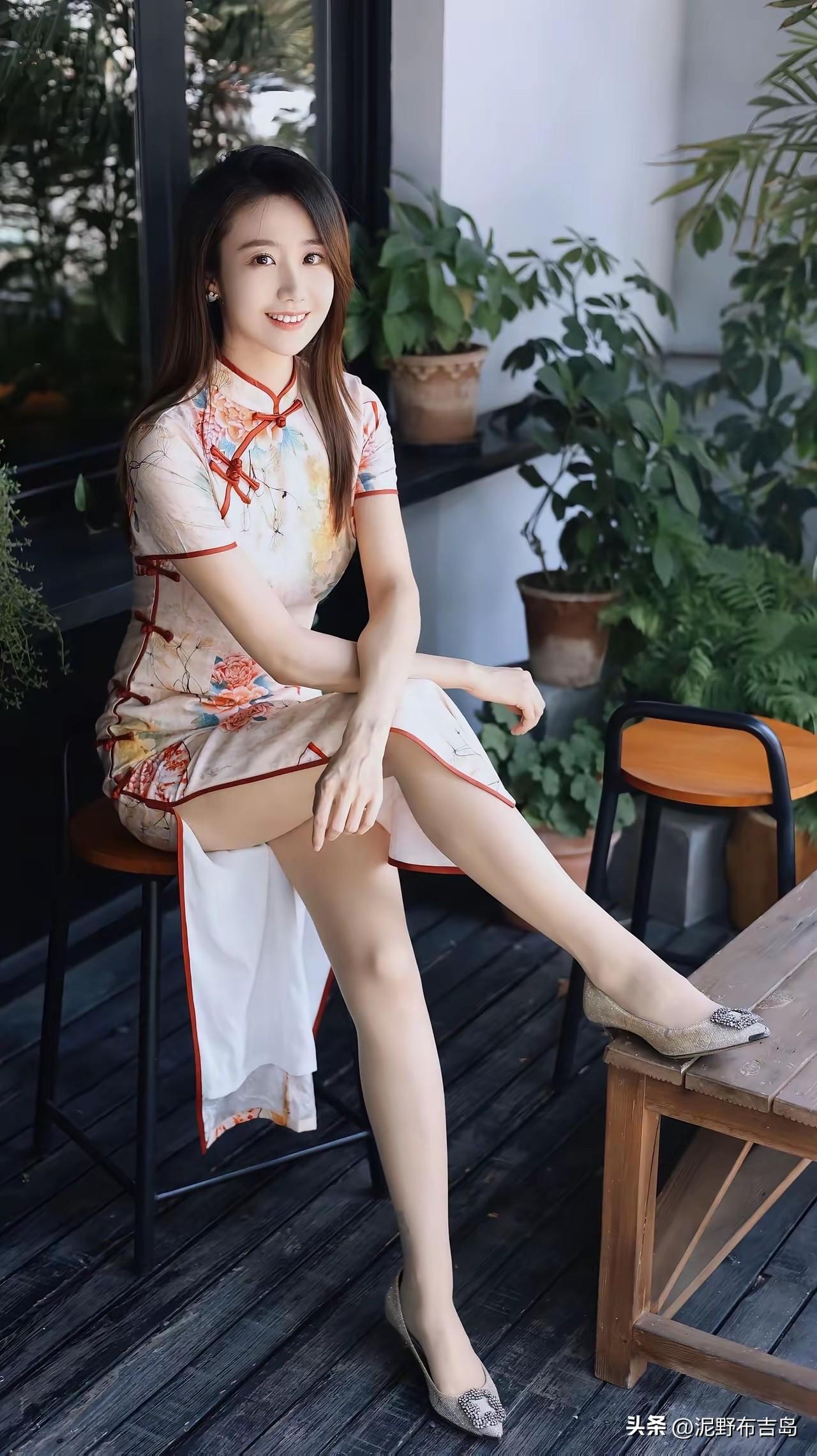 旗袍才能衬托女人的美，这话一点不假。旗袍作为中国传统女性服饰代表，那是东方含蓄美