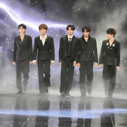 朱志鑫苏新皓摔完你的摔你的这就是队友之间的默契吗？朱志鑫 苏新皓摔完你的摔你的 