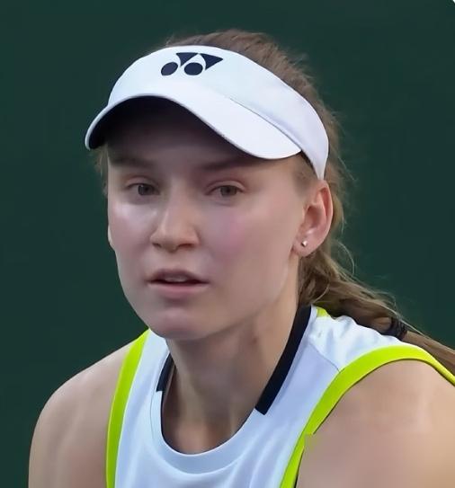 斯瓦泰克爆冷出局，更衣室没炸，也没受伤！你以为的大戏，根本没上演。
 
你猜她输